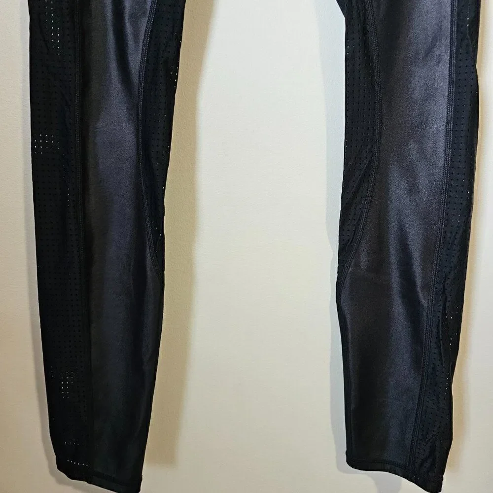 EUC LIKE NEW FABLETICS MOTION 365+ BY FABLETICS BLACK SOFT LEGGINGS SIZE MEDIUM